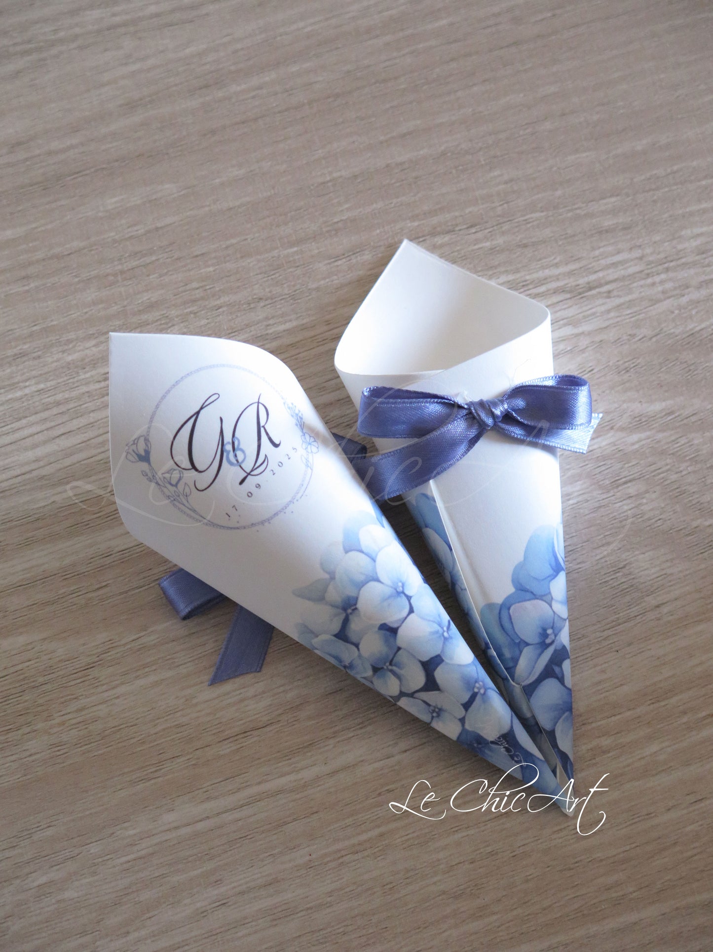 coni porta confetti o lancio del riso ortensie azzurre