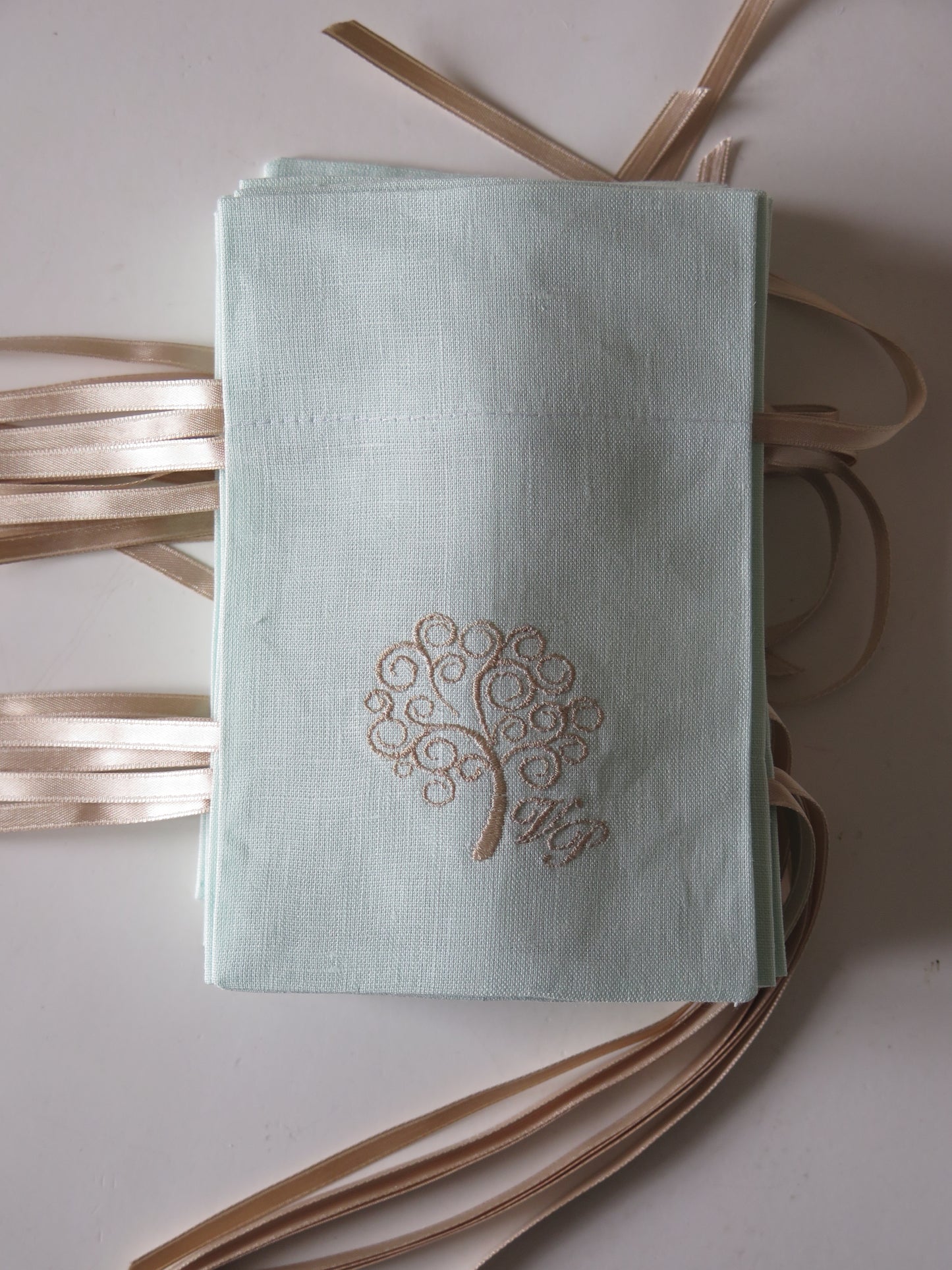 Set sacchetto sartoriale in puro lino con ricamo personalizzato