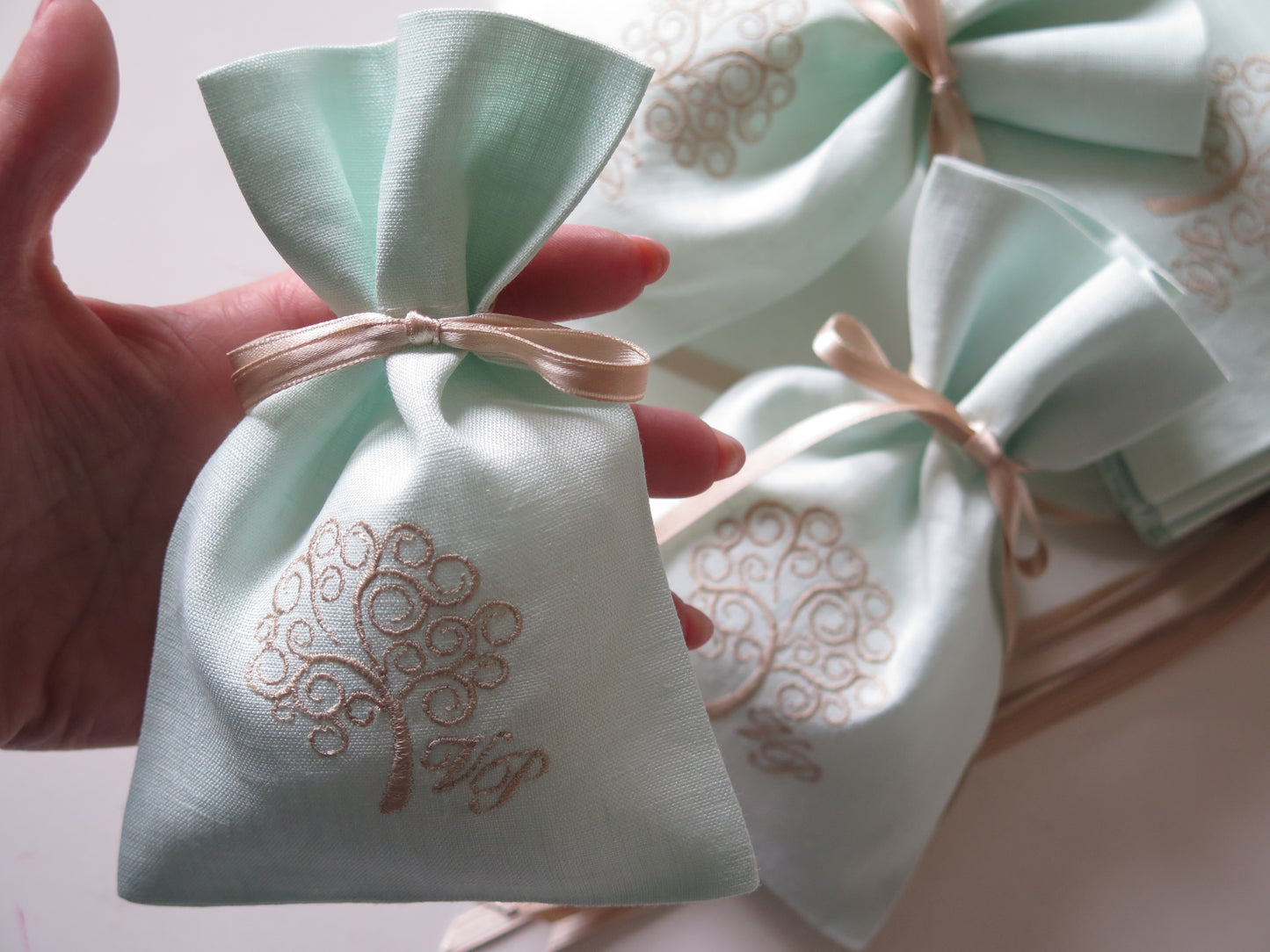 Set sacchetto sartoriale in puro lino con ricamo personalizzato