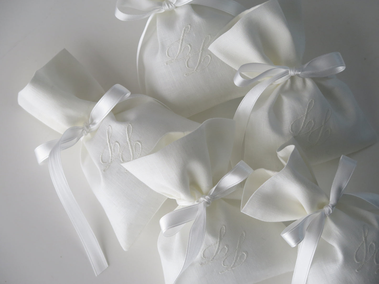Set sacchetti sartoriali in puro lino con ricamo personalizzato
