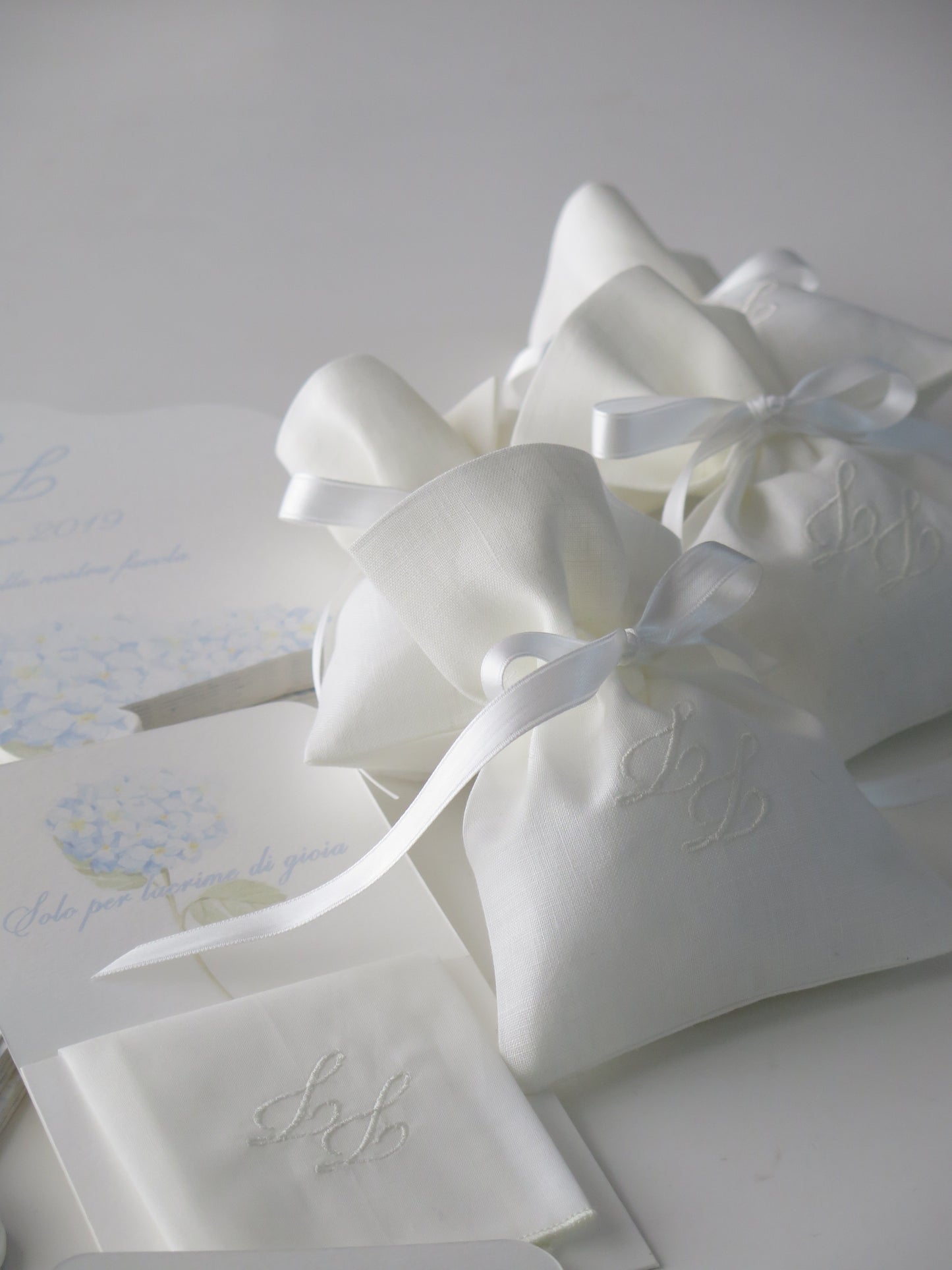 Set sacchetti sartoriali in puro lino con ricamo personalizzato