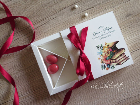 Bomboniere Laurea Luxury - Set 10 Scatole Confetti 4 Scomparti 11x11x2cm Disponibili in Bianco Rosso Verde Inglese - Degustazione Premium Made in Italy