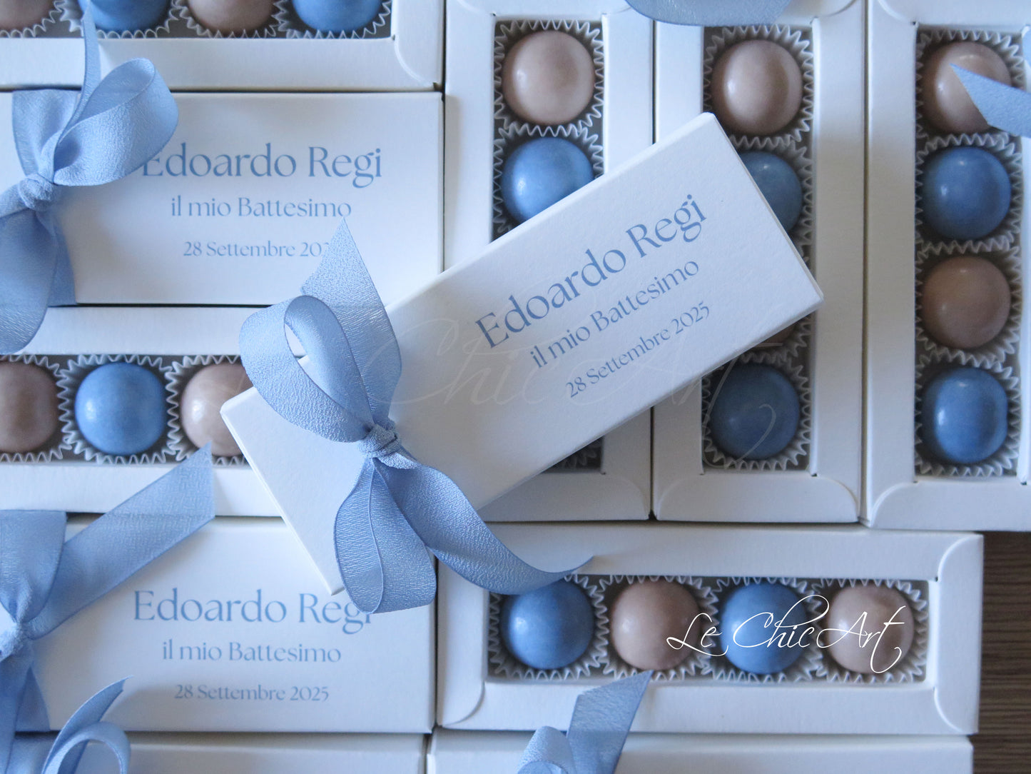 Set 20 scatole porta confetti battesimo premium con fiocco chiffon seta azzurro polvere, design minimalista elegante formato 12x4x2cm