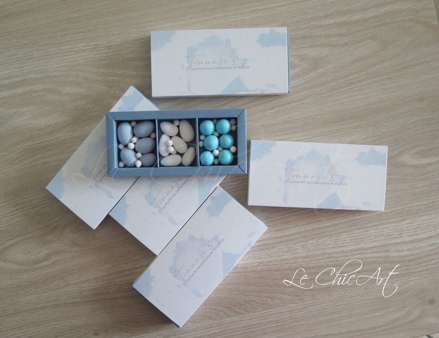 Scatole Comunione Artistiche - Degustazione 3 Scomparti Design Macchie Acquerellate a Pennellata Azzurro Polvere Tecnica Pittorica - Bomboniere Premium