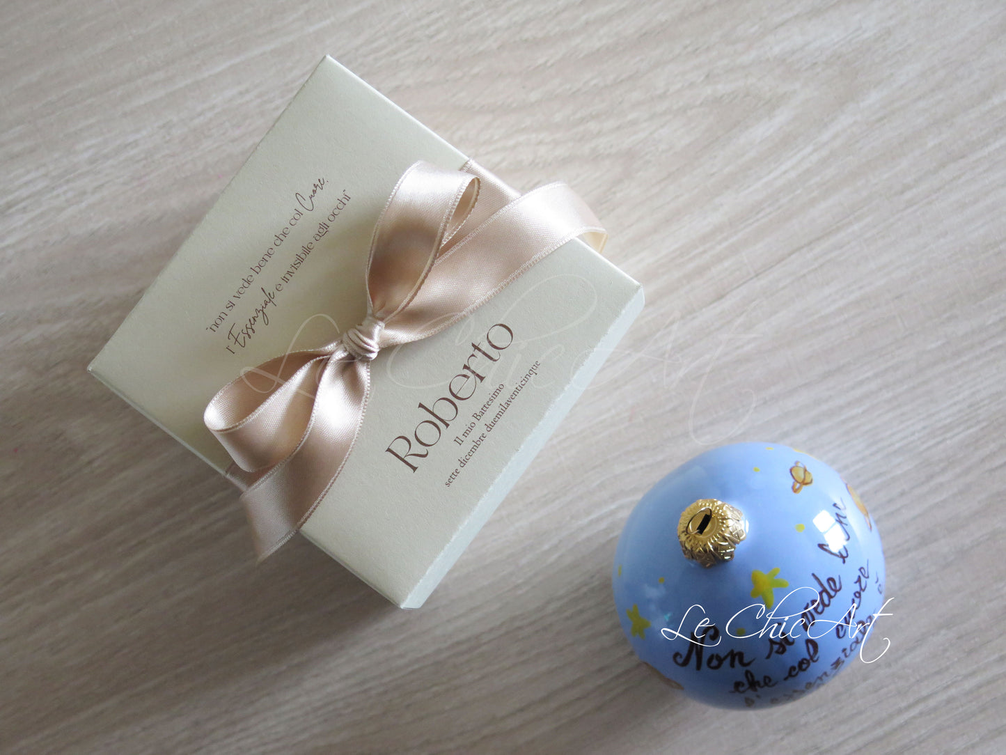 Bomboniera palla natalizia Piccolo Principe 8 cm con frase celebre - Decorazione natalizia personalizzata color avio per eventi speciali