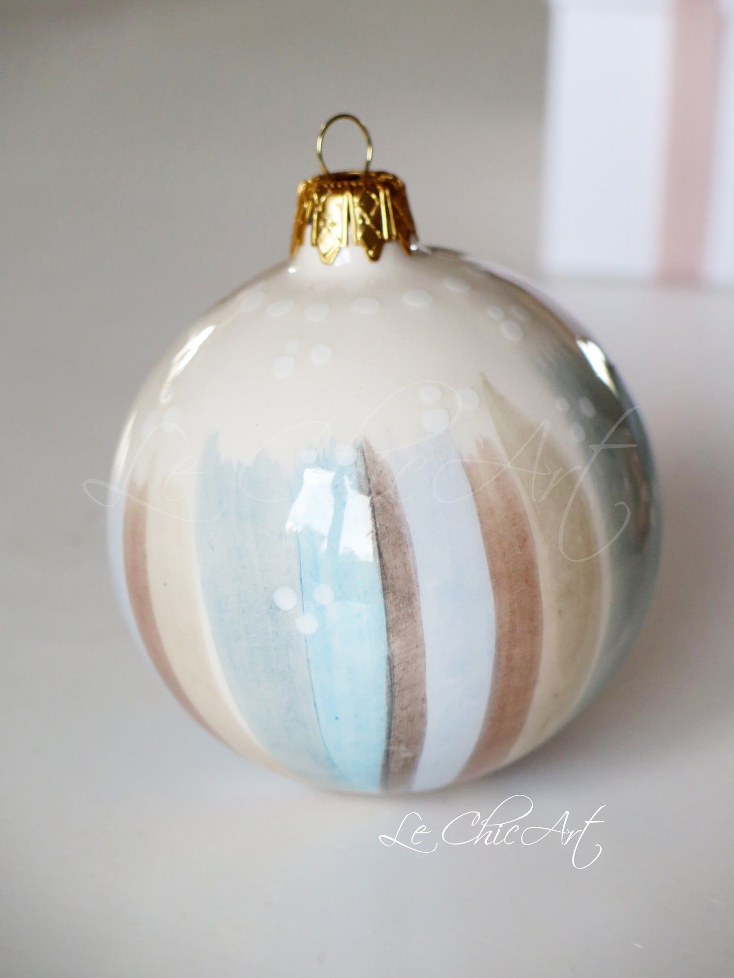 Ceramica artistica italiana sfumature azzurro dusty blu battesimo - Bomboniera matrimonio azzurro polvere natalizio palla albero Ø8,5cm scatola regalo inclusa
