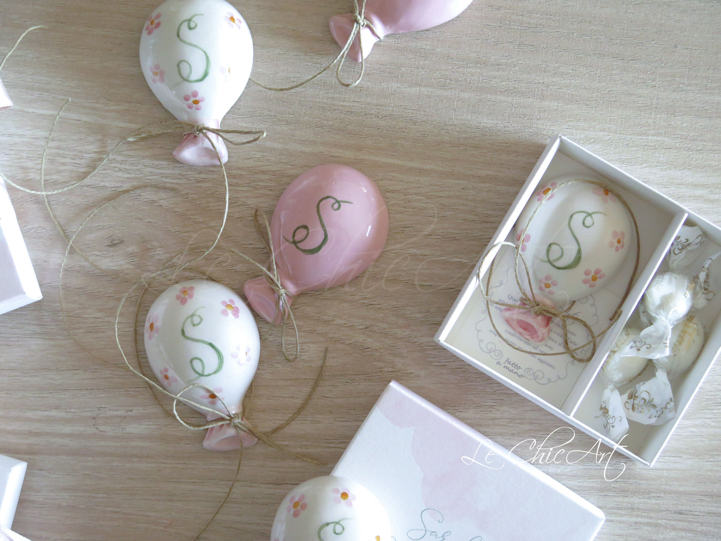 Bomboniere palloncino calamita rosa cipria ceramica battesimo personalizzate