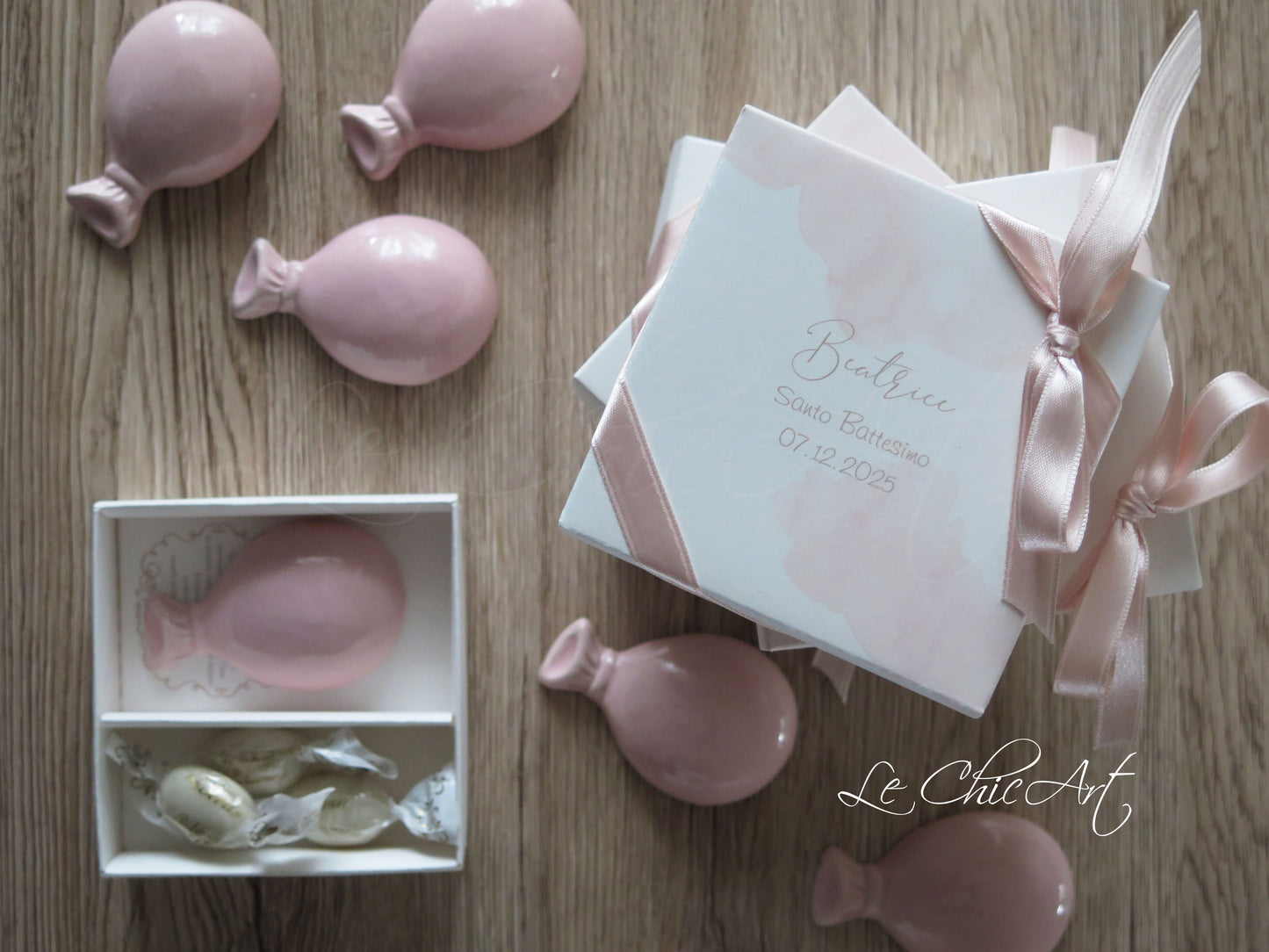 Set 10 bomboniere palloncino ceramica con calamita rosa cipria e fiorellini, confezionate singolarmente con confetti - bomboniere battesimo e comunione