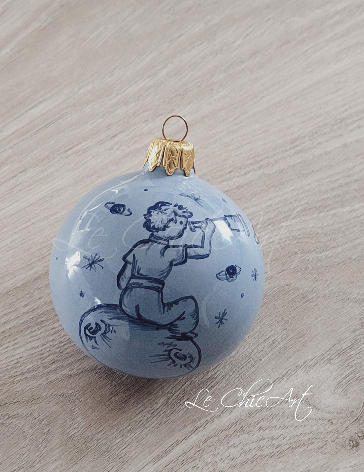 Palla natalizia Piccolo Principe azzurro polvere 8,5cm ceramica artigianale - Bomboniera premium dipinta a mano Le ChicArt Lab