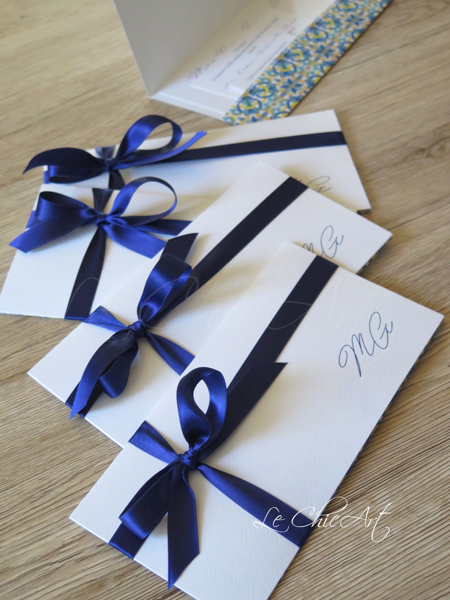 Partecipazione matrimonio maiolica Vietrese blu navy - pochette elegante