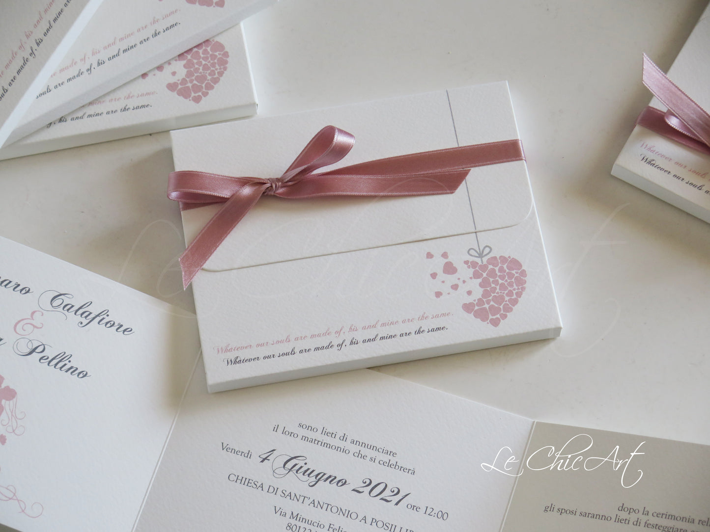 Partecipazioni matrimonio rosa antico con cuoricini romantici e nastro raso coordinato