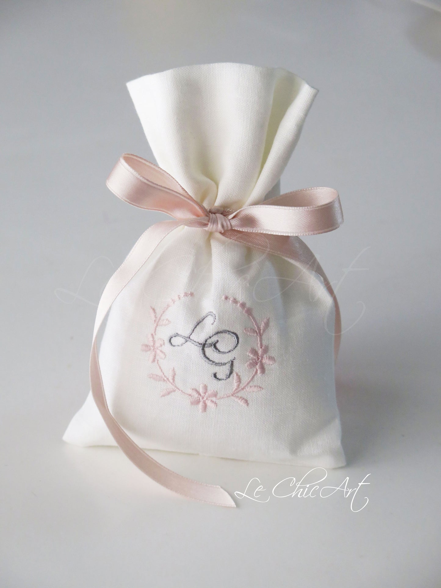 Sacchetti bomboniere matrimonio puro lino rosa cipria grigio ricamo personalizzato