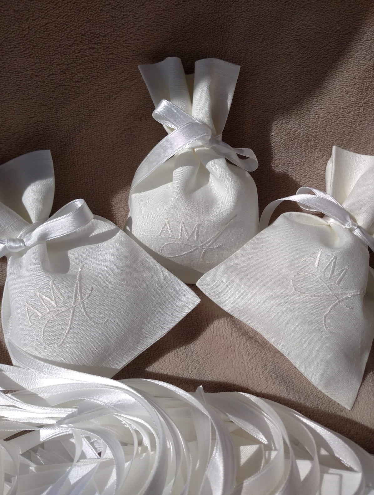 Set sacchetti sartoriali in puro lino con ricamo personalizzato