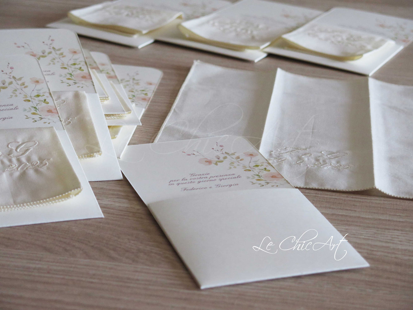 set 10 fazzoletti matrimonio sartoriali avorio con ricami personalizzati iniziali e data, cotone premium per lacrime di gioia, eleganza artigianale luxury
