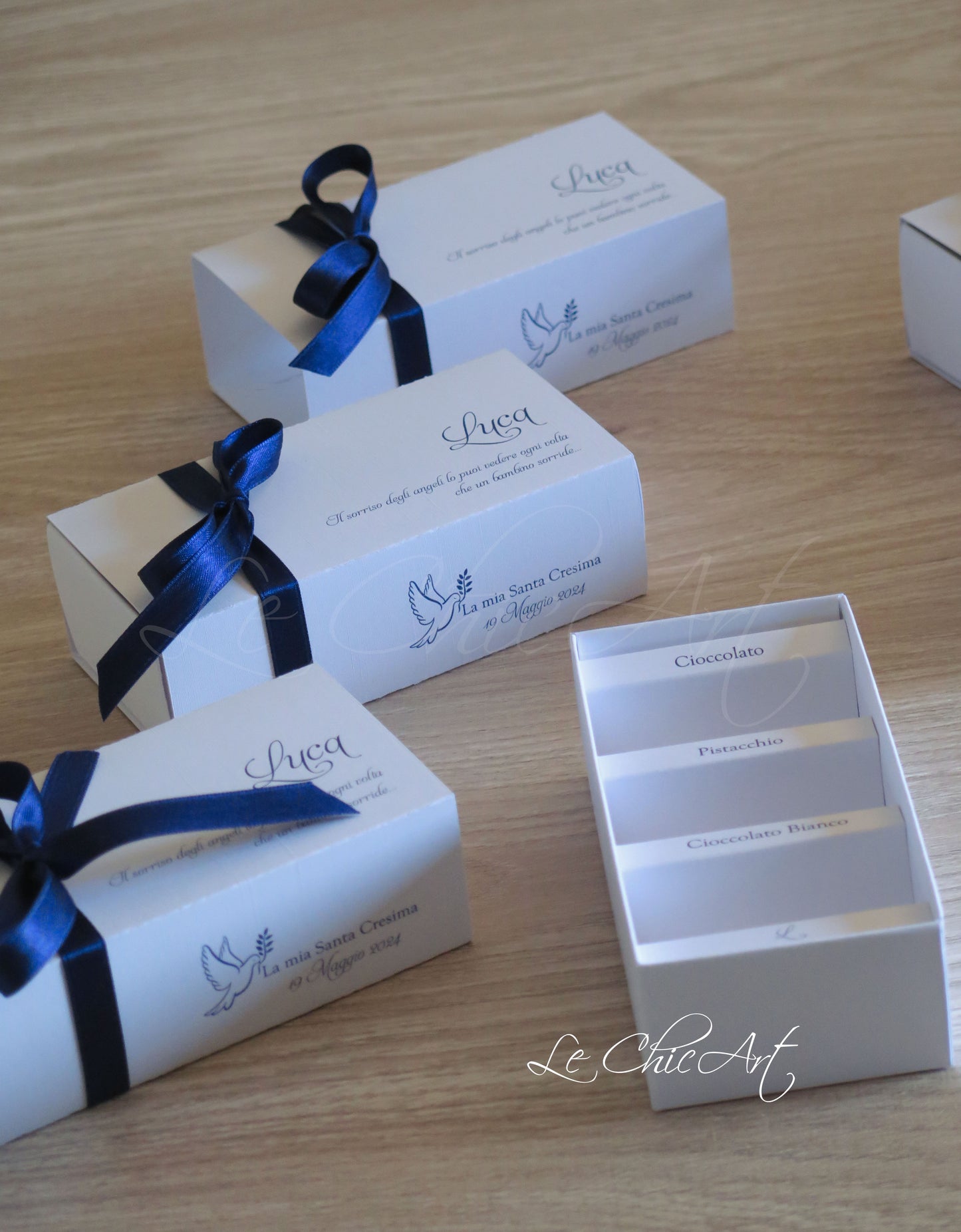 Scatole Cresima Eleganti - Degustazione 3 Scomparti con Colomba Santa Blu Royal Personalizzabile Gusti Confetti sui Divisori - Bomboniere Premium Artigianali