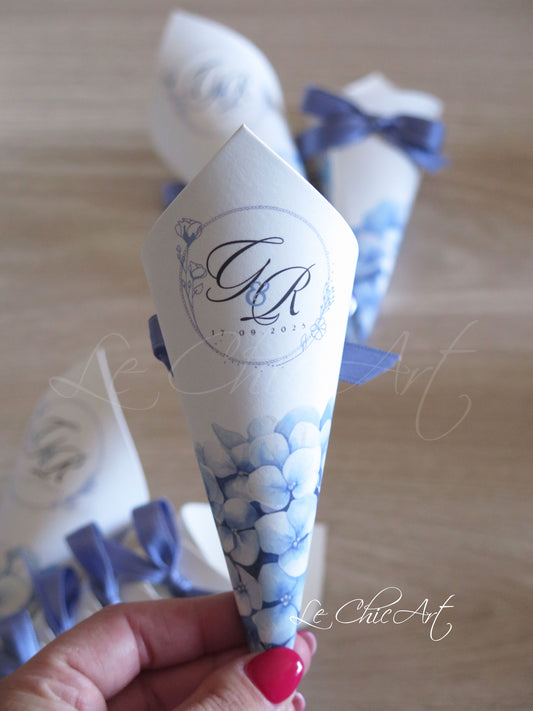 Confettata matrimonio coni ortensie azzurre tavolo ricevimento floreale elegante