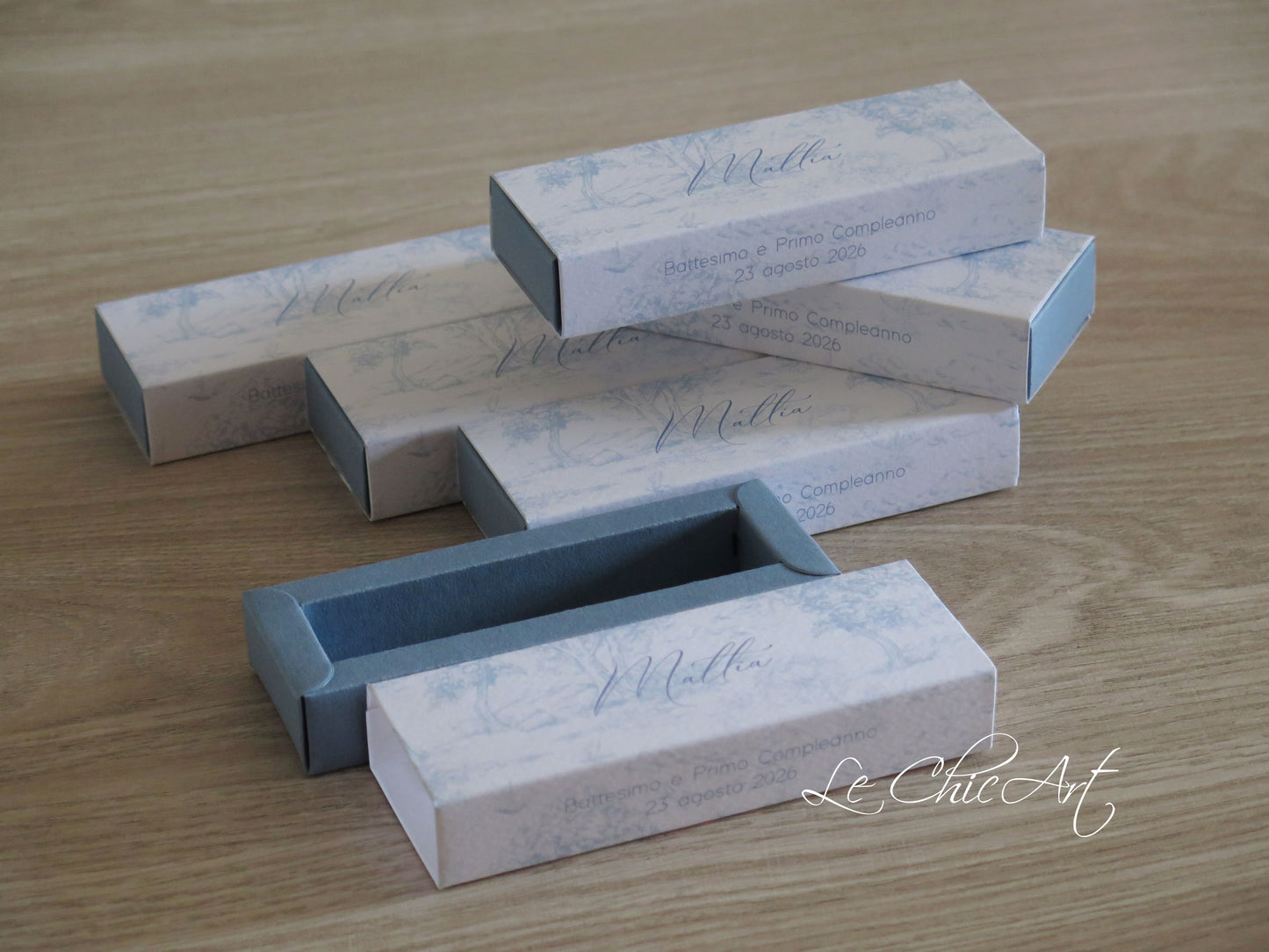 Set 20 scatoline portaconfetti Toile de Jouy azzurro polvere 12x4x2cm già montate, personalizzate con nome e data, bomboniera battesimo Made in Italy Le ChicArt Lab