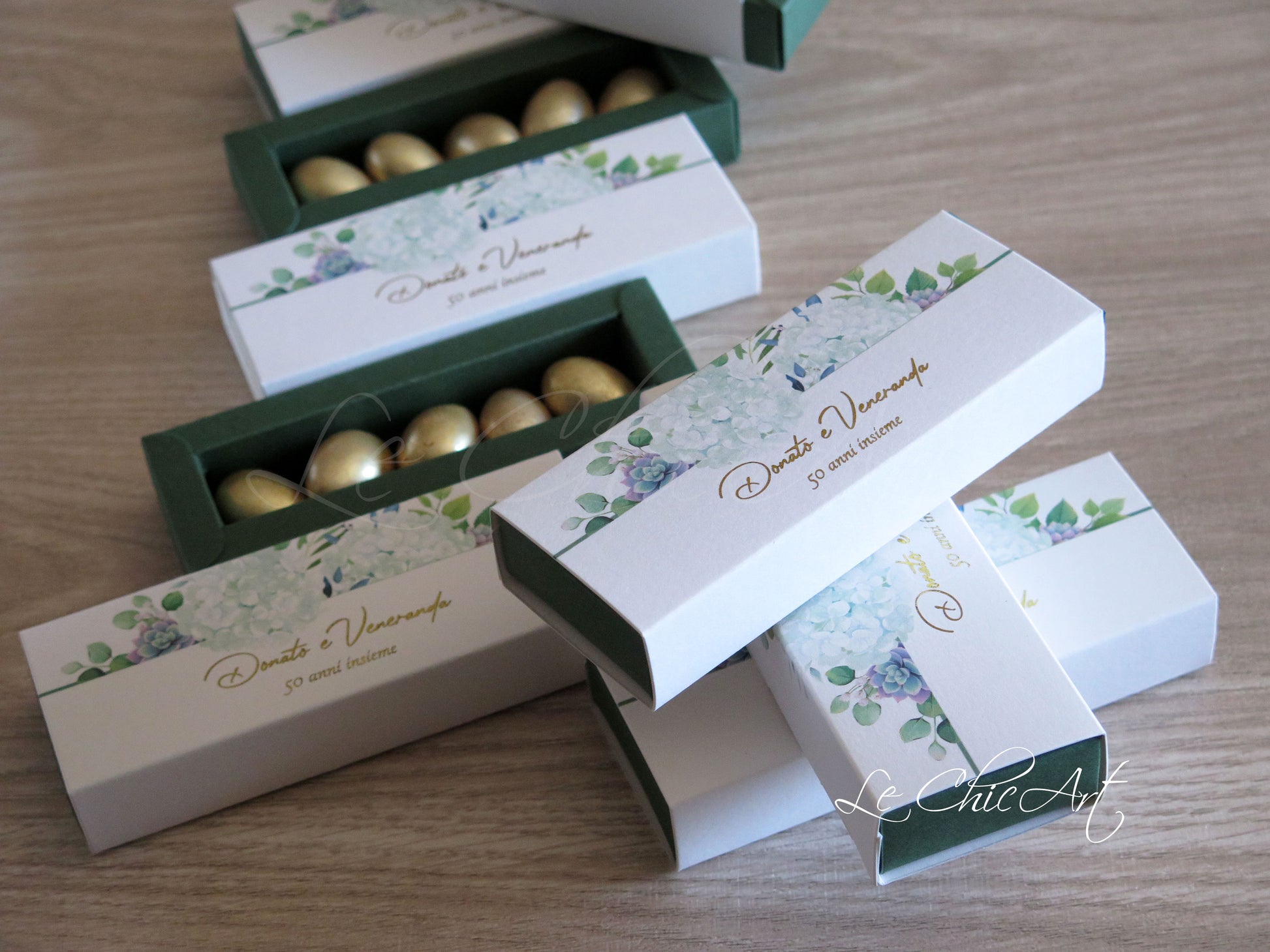 Scatole Porta Confetti 50° Anniversario Matrimonio - Design Ortensie Eleganti con Testo Oro Lucido Fascia a Sfilo - Bomboniere Nozze d'Oro Luxury