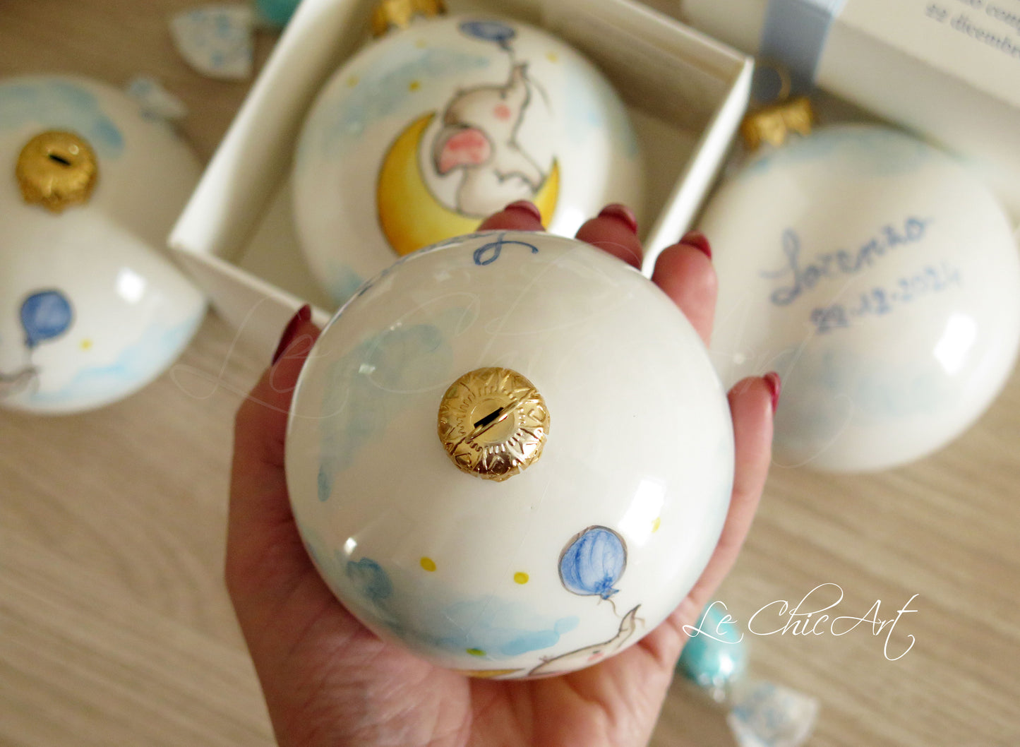 Ceramica battesimo elefantino azzurro con palloncino completa - Bomboniera portafortuna personalizzata Ø8,5cm scatola regalo inclusa