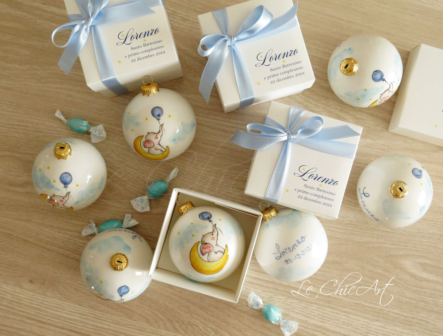 Dettaglio elefantino ceramica battesimo azzurro palloncino dipinto a mano - Bomboniera luxury Made in Italy nome personalizzato bimbo