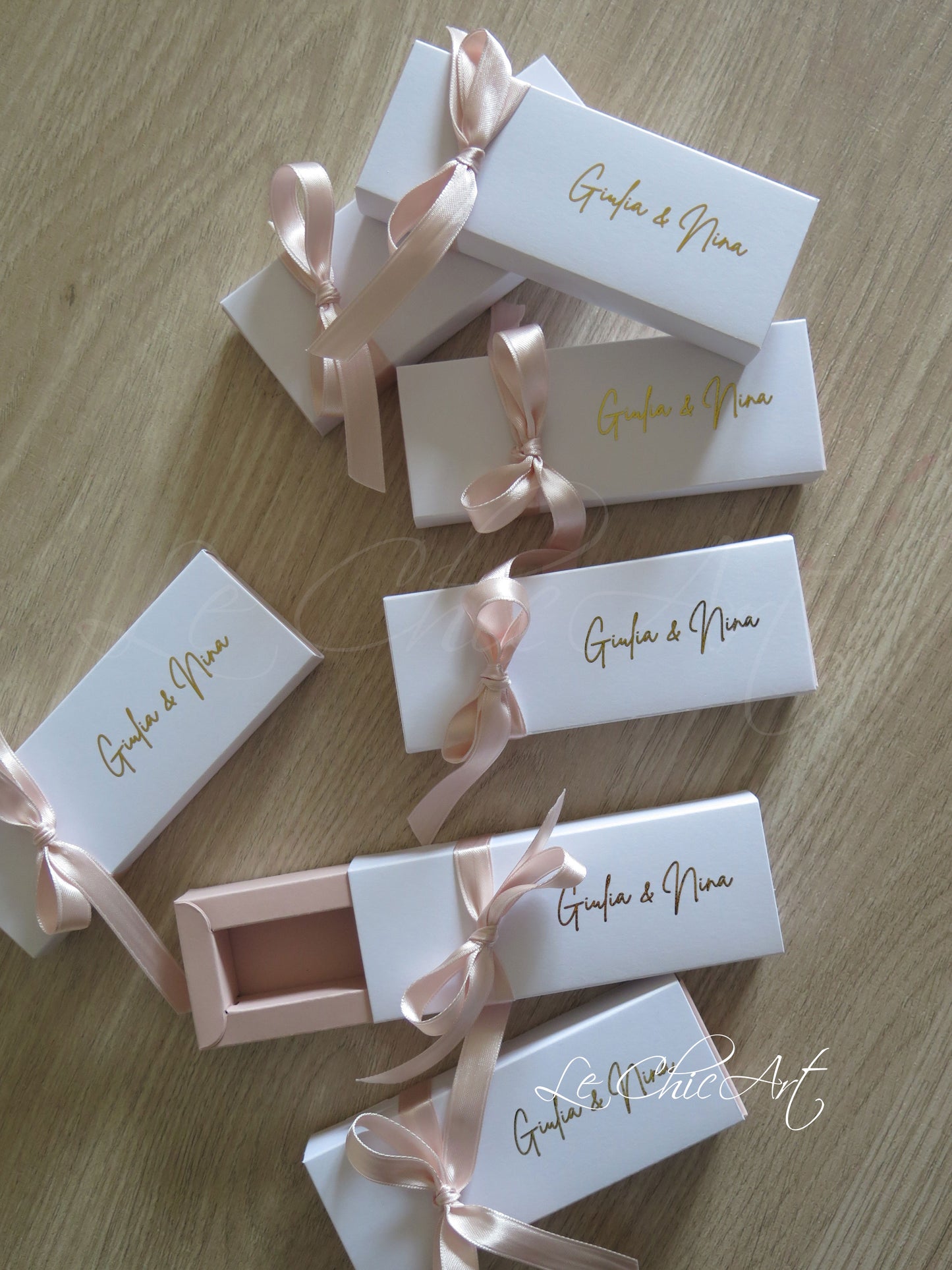 Set of 20 Luxury birth confetti boxes with shiny gold name