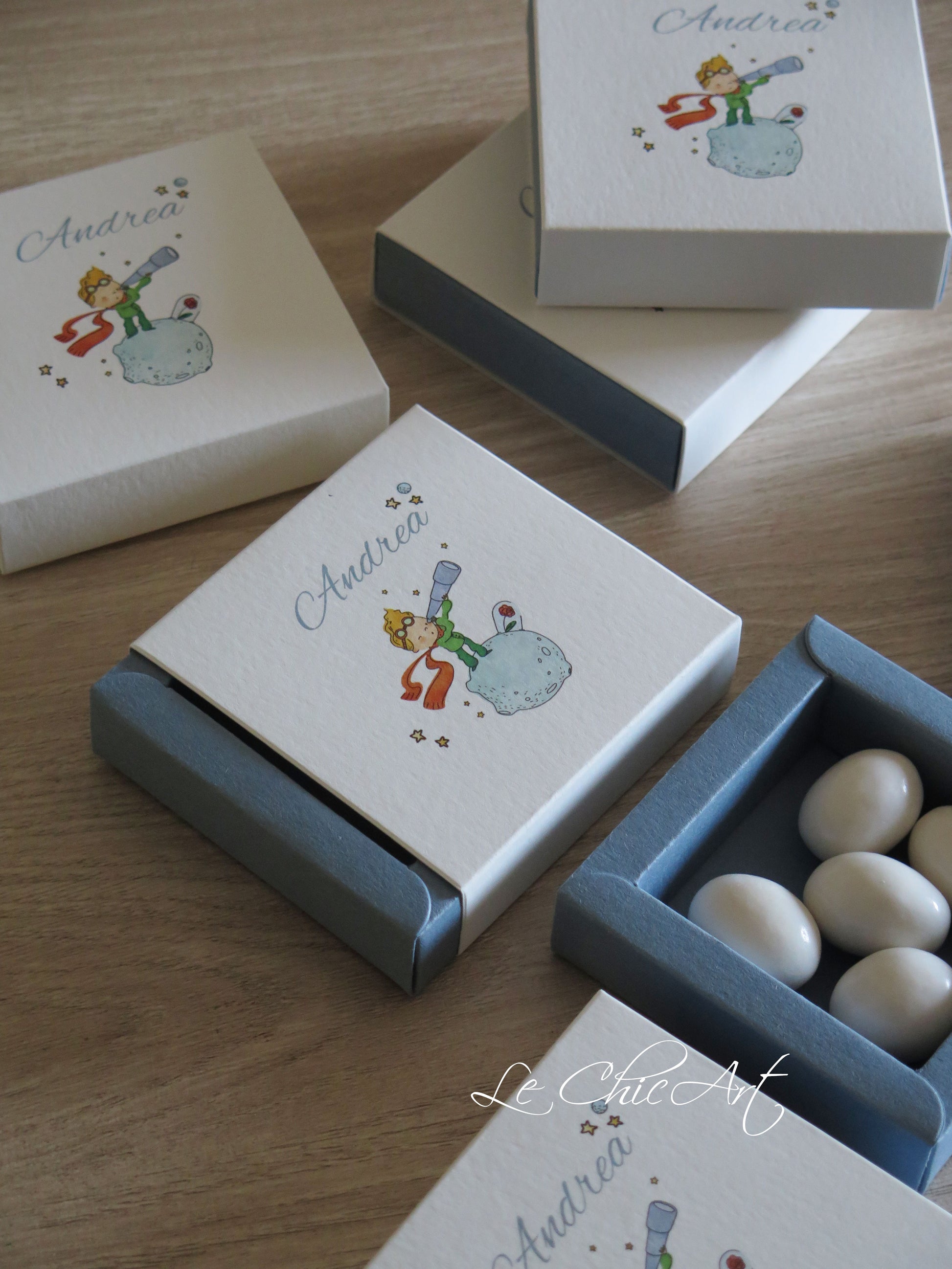 Scatolina portaconfetti nascita tema Il Piccolo Principe personalizzata con nome e data, 8x8x2cm, set 20 pz, Made in Italy
