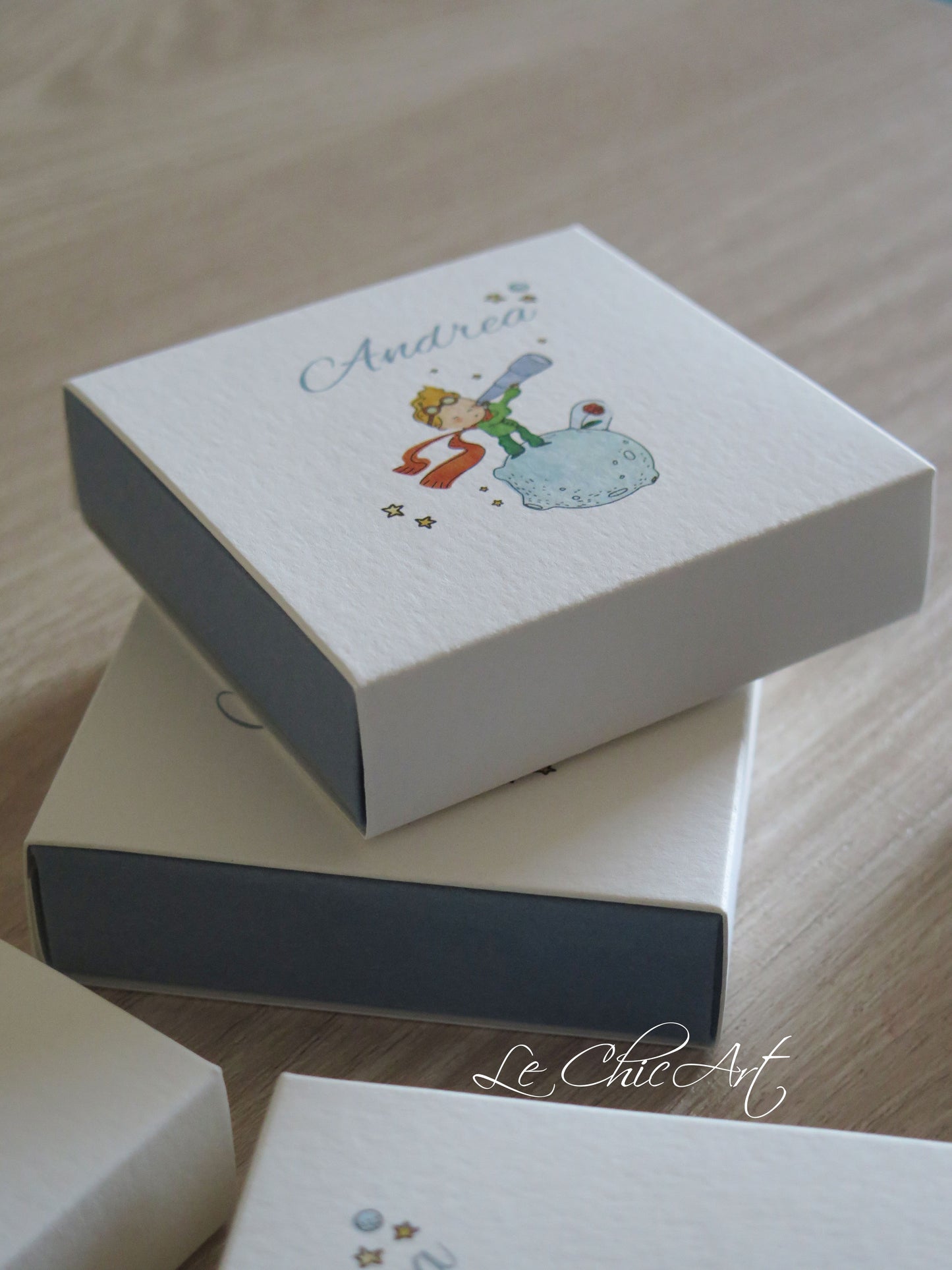 Dettaglio grafica Il Piccolo Principe su scatolina portaconfetti nascita, cartoncino FSC 300gr, Le ChicArt Lab
