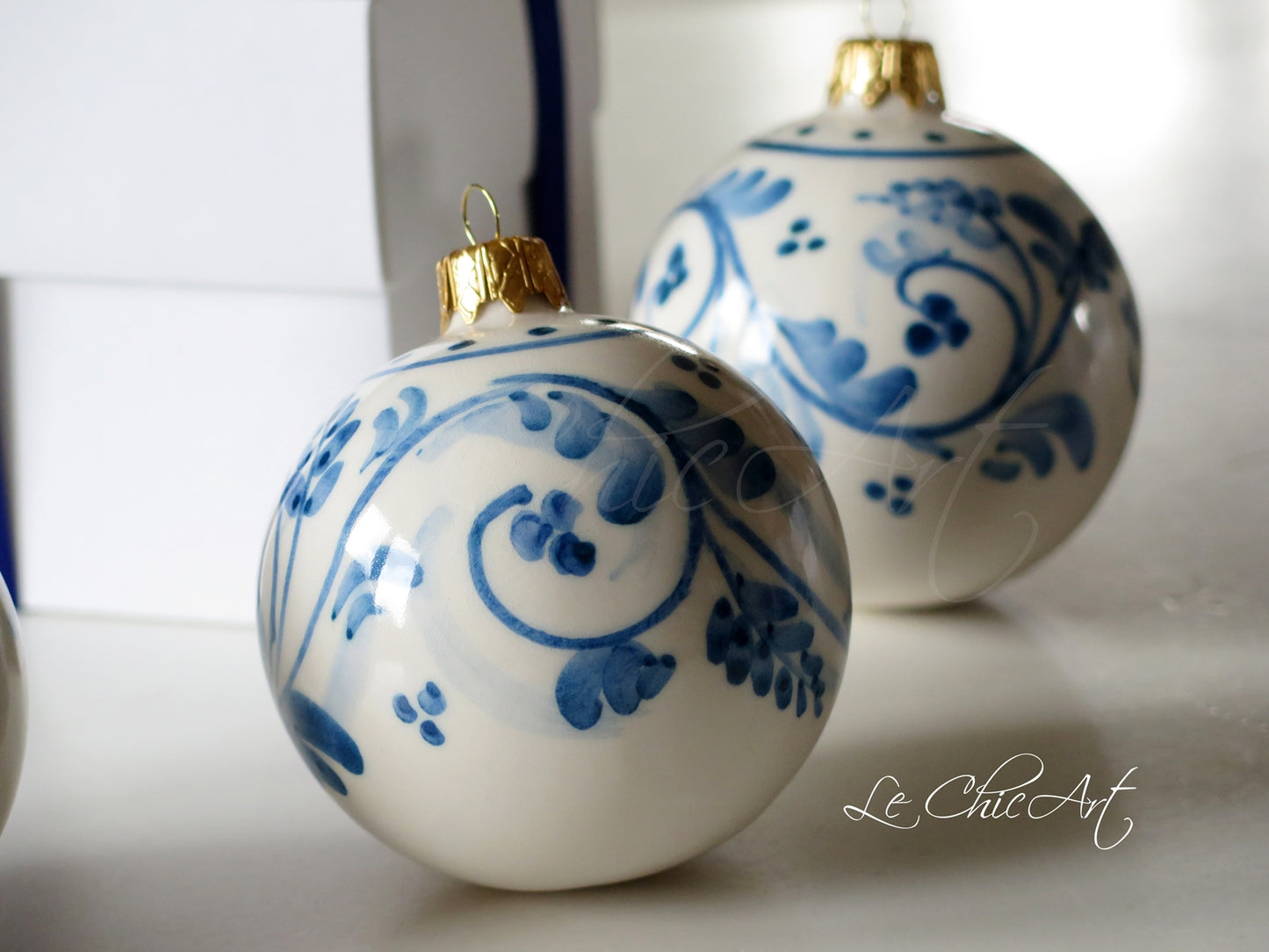 Bomboniera ceramica maiolica dipinti floreali blu intenso - Palla matrimonio luxury dipinta a mano Ø8,5cm personalizzata scatola regalo