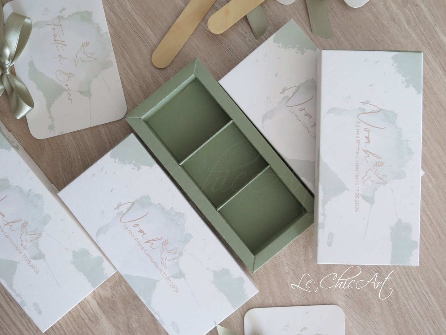 Set of 10 3-compartment favor boxes with powder blue or watercolor flowers