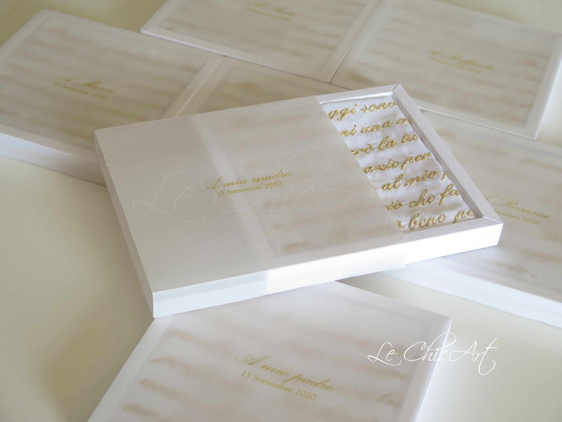 Fazzoletto matrimonio con ricamo in filato oro dedica "A mia madre" - regalo sposa per mamma, cotone percalle, confezione personalizzata - Le ChicArt Lab