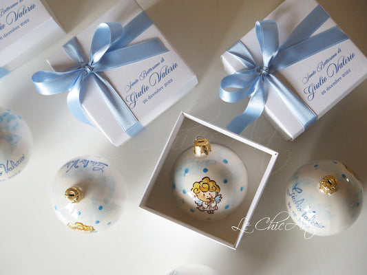 Palla ceramica battesimo bimbo dipinta a mano con angelo azzurro- Bomboniera personalizzata Ø8,5cm con scatola artigianale
