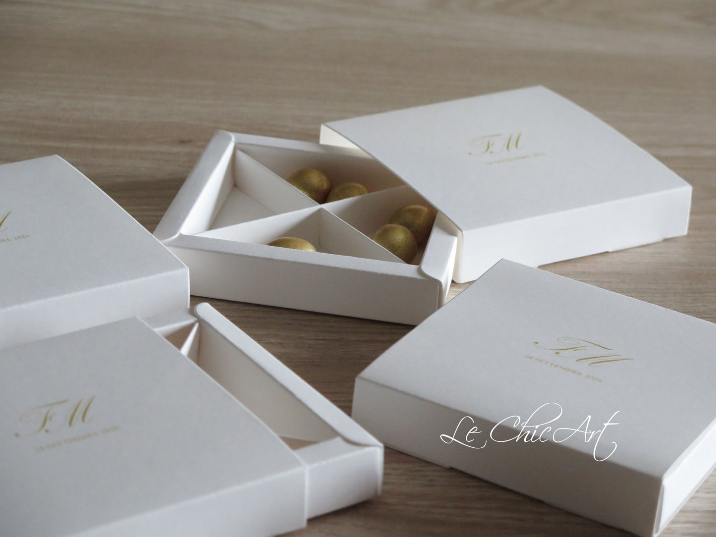 Set bomboniere Nozze d'Oro 50 anni scatole degustazione oro ocra con nastro pre-tagliato, personalizzate con nomi degli sposi, Le ChicArt Lab
