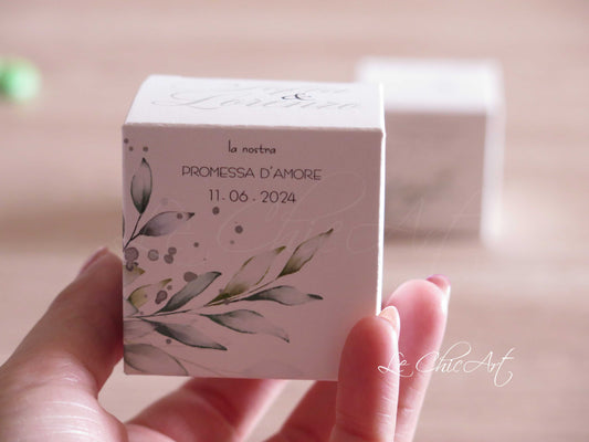 Set 20 scatole porta confetti promessa matrimonio eucalipto verde con testo nero elegante, bomboniere premium design botanico minimalista per celebrazioni raffinate