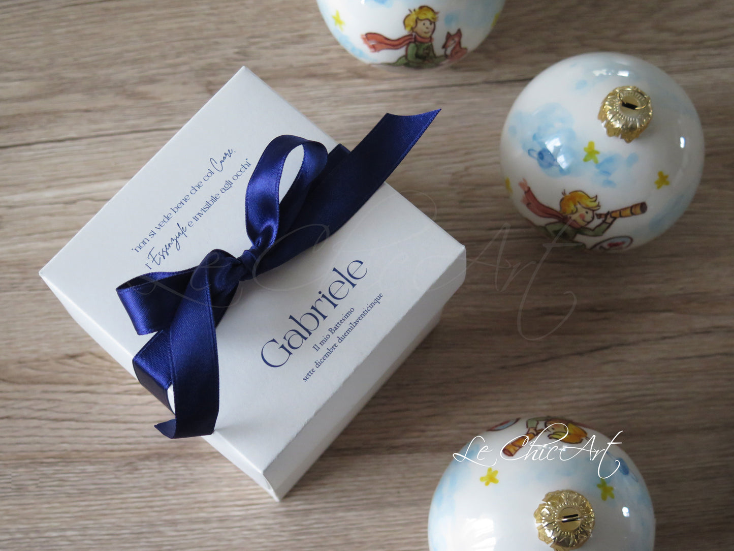 Set bomboniere battesimo Piccolo Principe palla albero 8cm - Ceramica italiana dipinta a mano - Scatola personalizzata nastro raso
