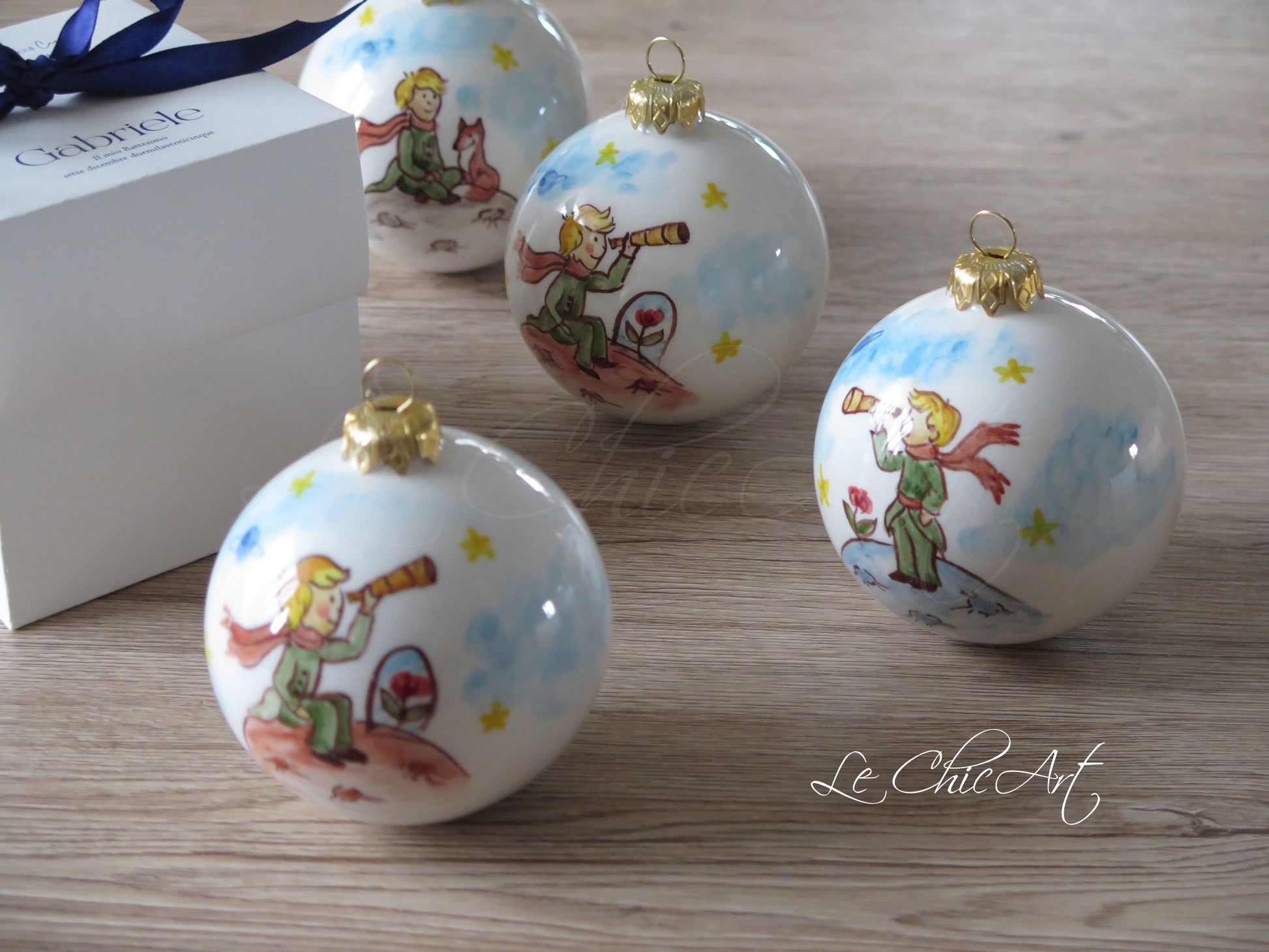 Bomboniera battesimo palla ceramica Piccolo Principe 8cm dipinta a mano - Stelle pianeti volpe rosa - Personalizzabile Made in Italy
