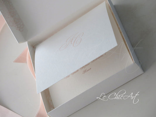 Partecipazioni matrimonio mini box rosa cipria con merletto elegante e nastro raso