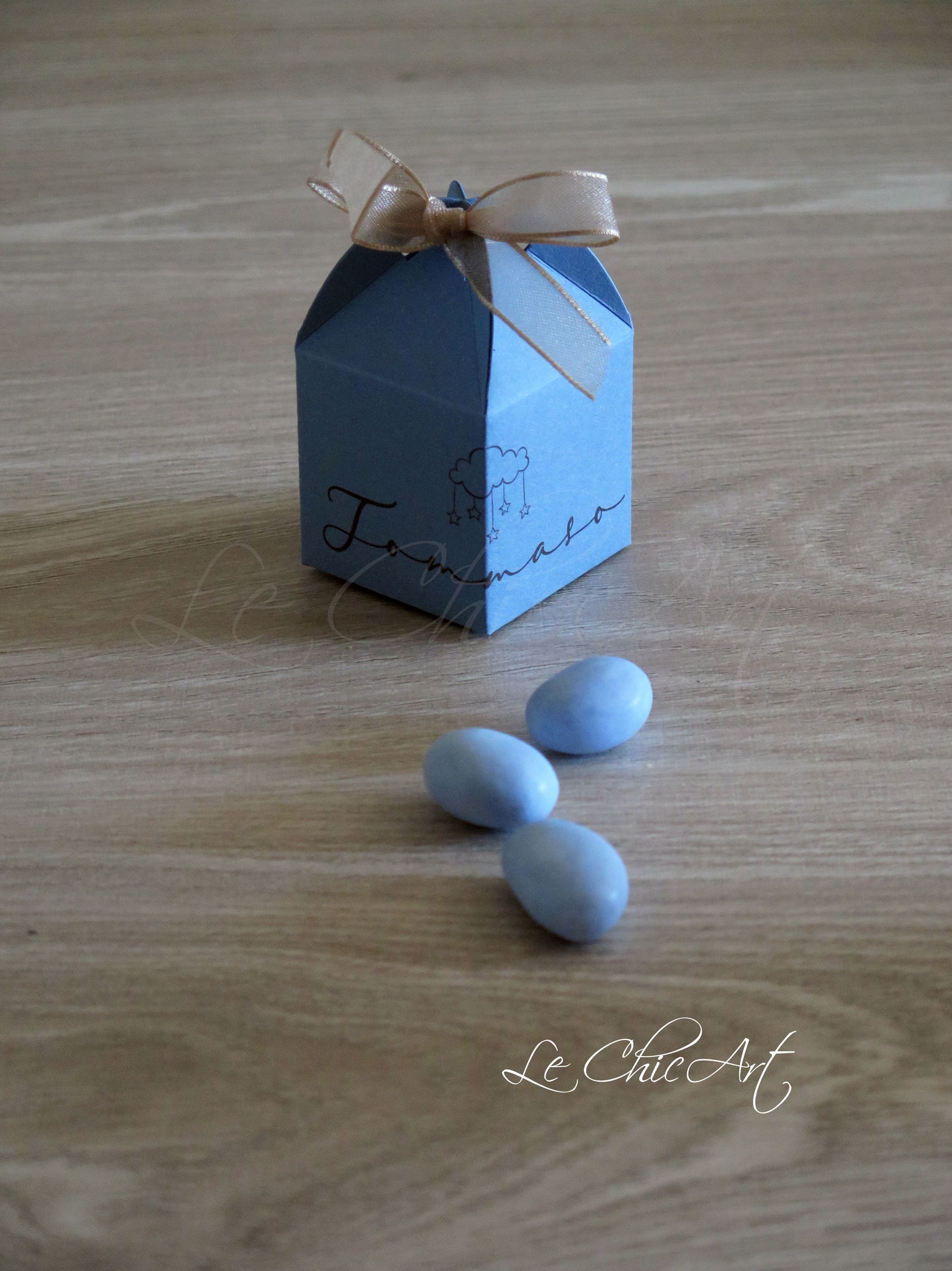 Dettaglio Porta Confetti Lanterna Nascita - Scatolina Personalizzabile Carta da Zucchero con Orsetto e Cavalluccio - Bomboniere Artigianali Made in Italy
