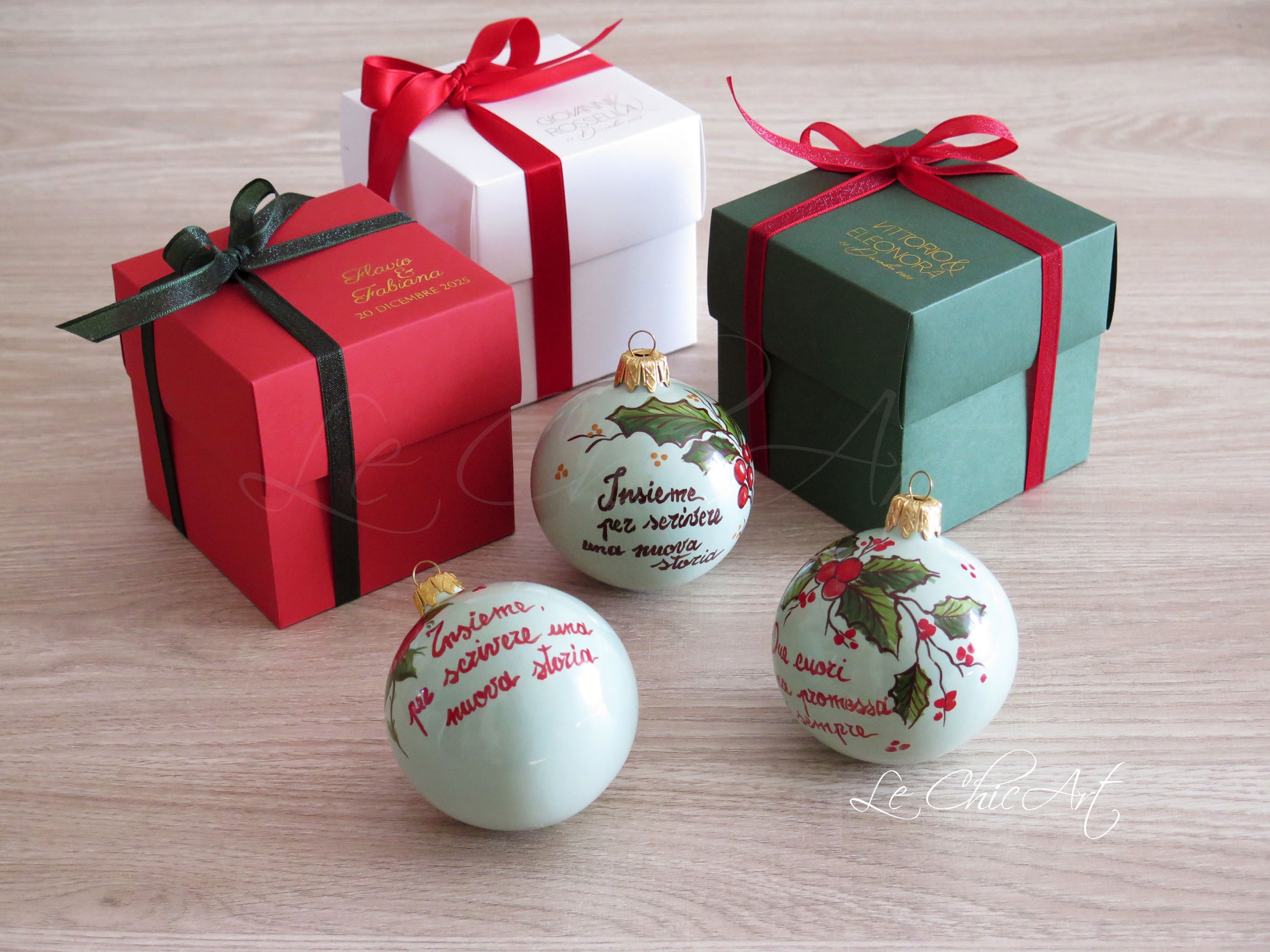 Regalo Natale romantico palla ceramica dipinta a mano salvia agrifoglio bomboniera matrimonio frase amore made in Italy