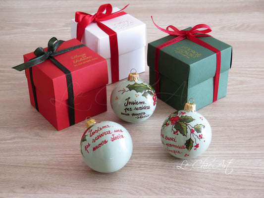 Regalo Natale romantico palla ceramica dipinta a mano salvia agrifoglio bomboniera matrimonio frase amore made in Italy