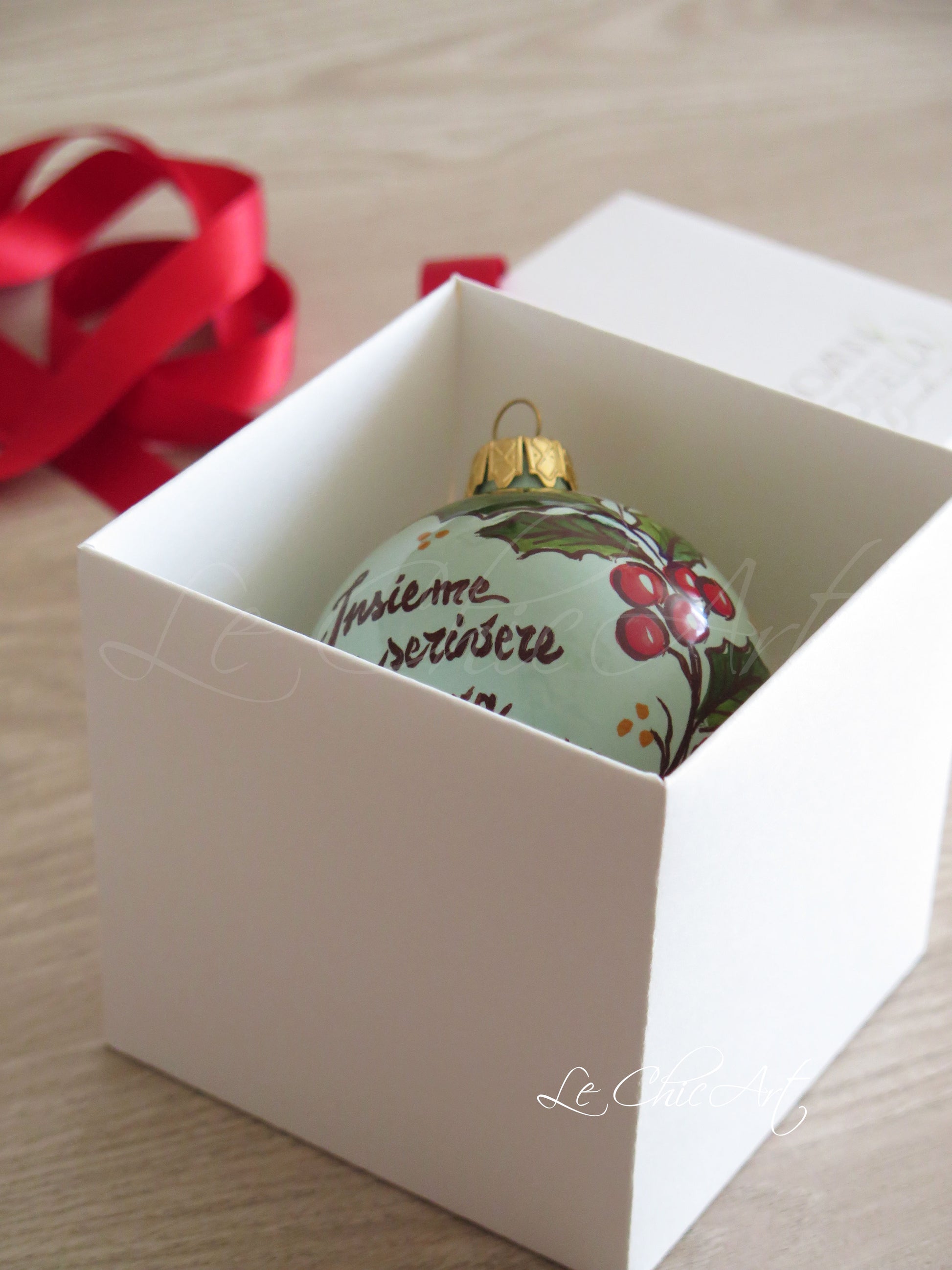 Palla ceramica fondo salvia decoro agrifoglio bomboniera matrimonio Natale scatola personalizzata frase romantica made in Italy