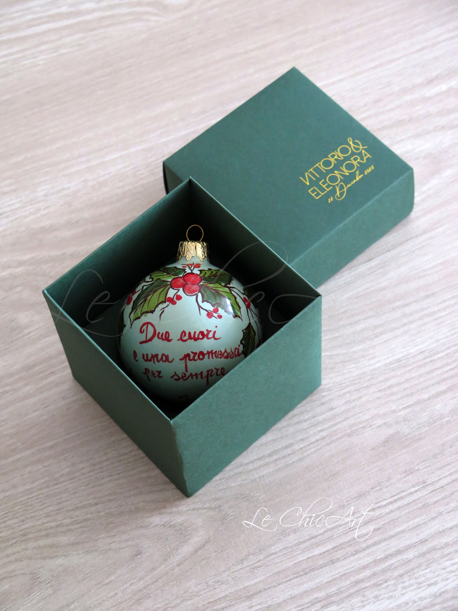 Set bomboniere promessa matrimonio luxury palle ceramica salvia agrifoglio scatole verde bosco oro laminato nastro velo rosso eleganti