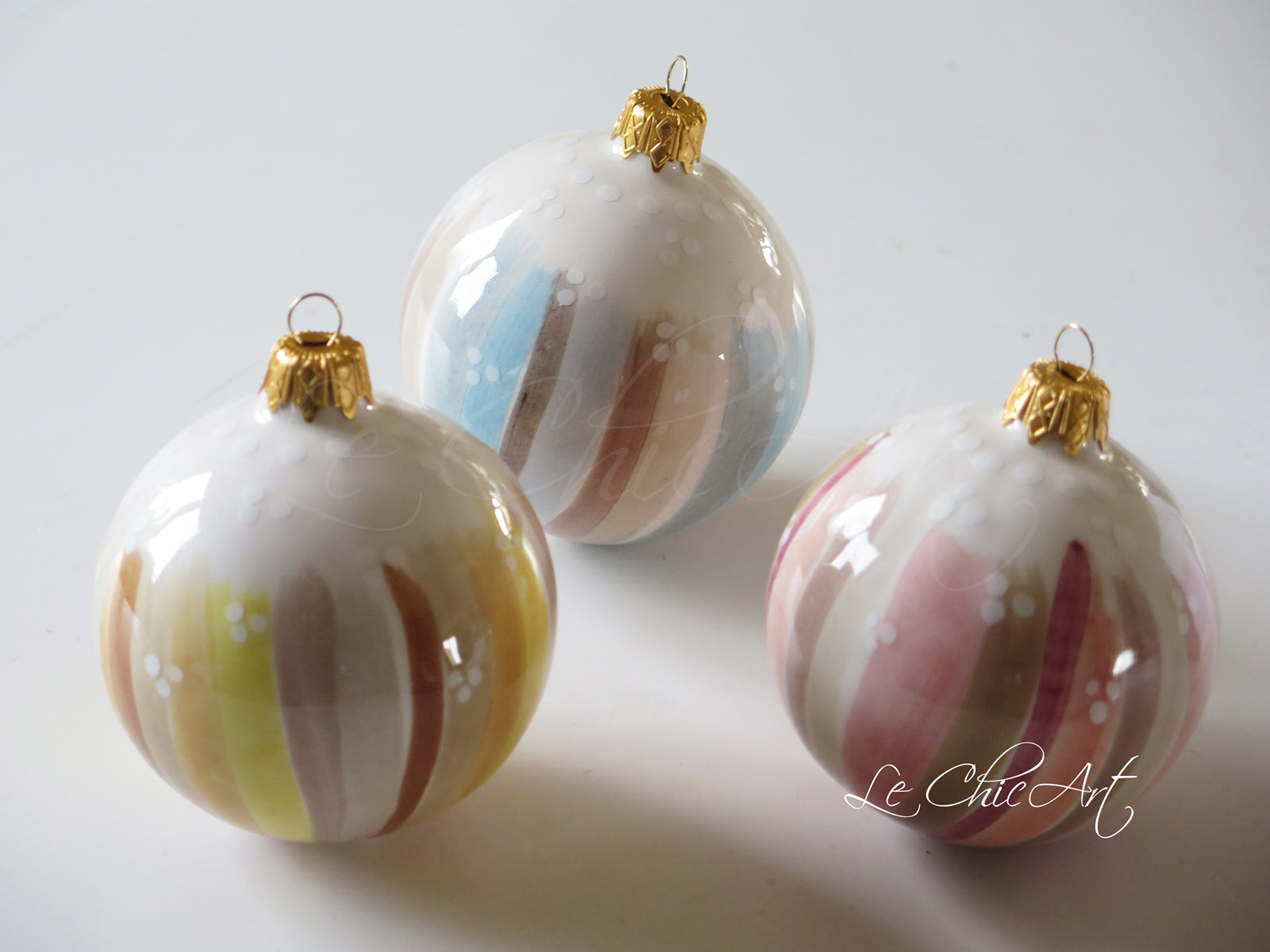 Palla ceramica dipinta a mano sfumature artistiche giallo rosa azzurro - Set bomboniere matrimonio battesimo comunione Ø8,5cm + scatola artigianale