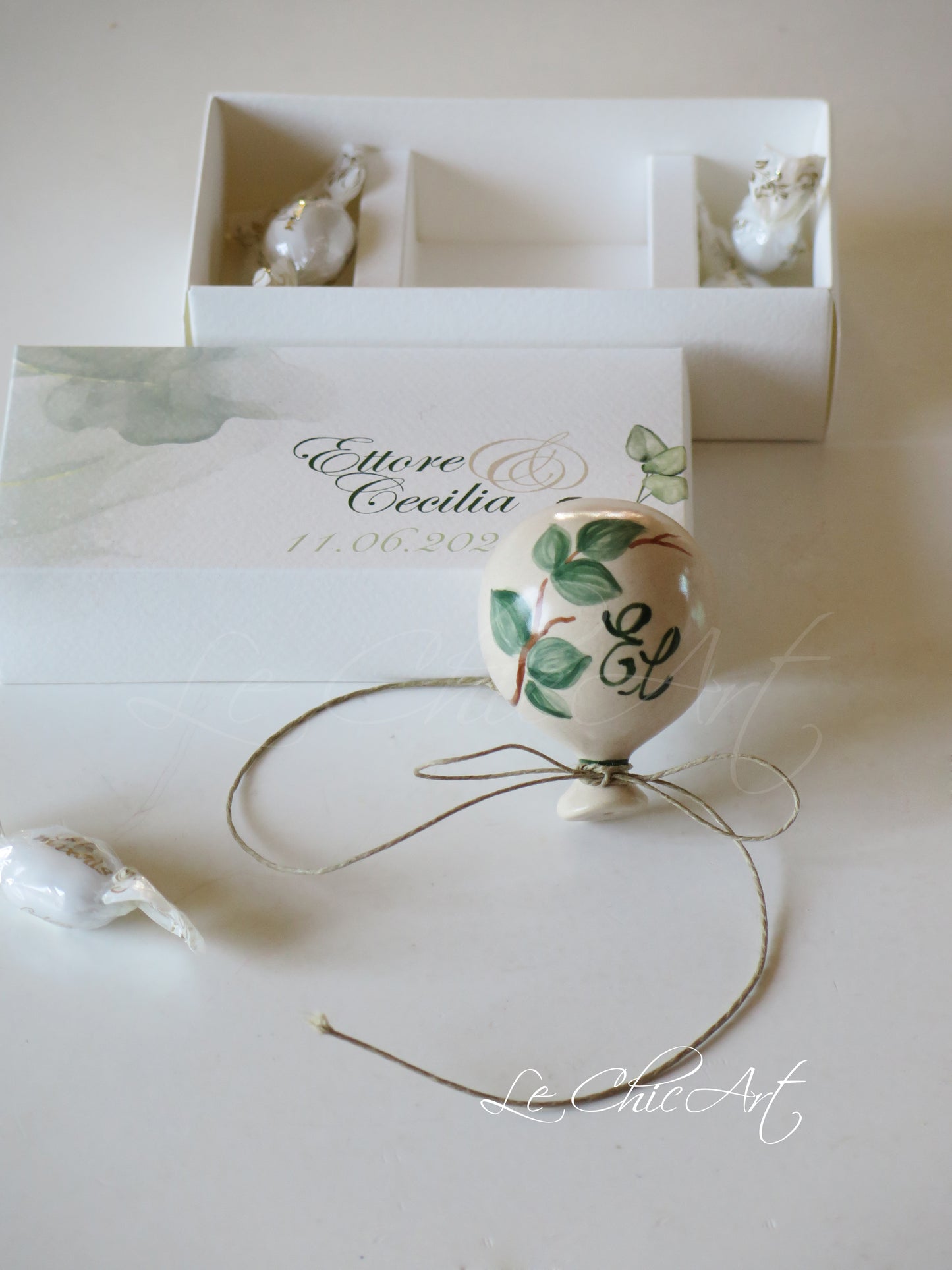 Set 10 bomboniere palloncino ceramica eucalipto dipinto a mano con confetti inclusi