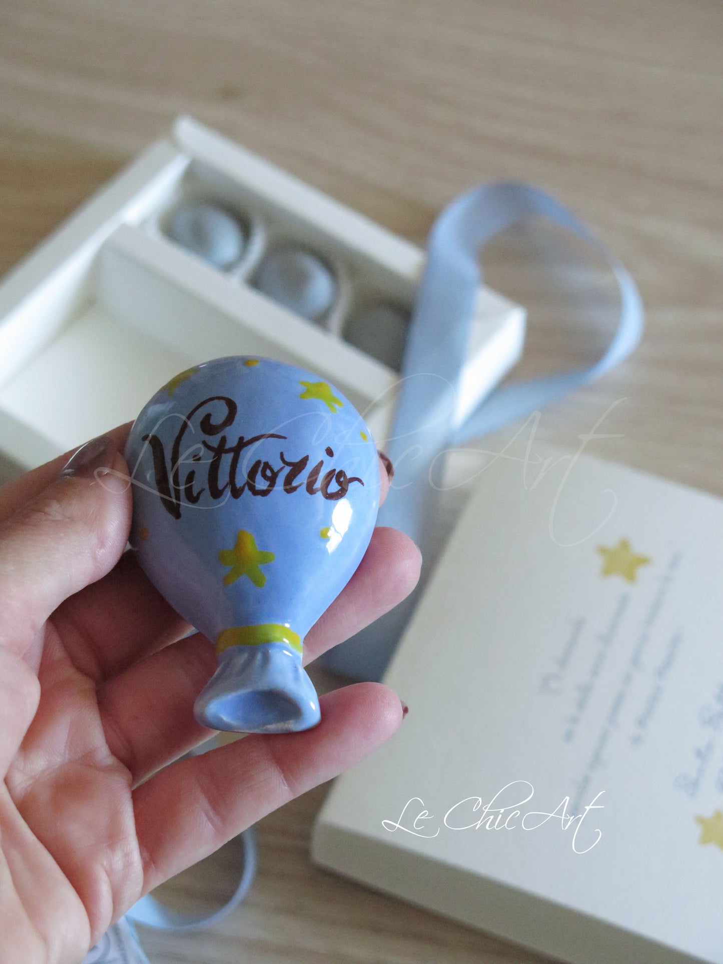 Bomboniera magnete calamita palloncino Piccolo Principe carta da zucchero 7x4x2cm con scatola artigianale 11x11x2cm e nastro chiffon - Le ChicArt Lab
