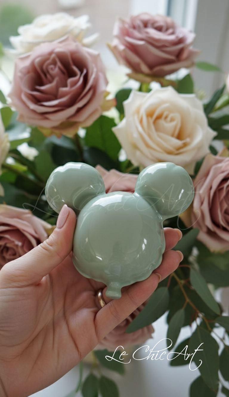 Bomboniera Minni e Topolino palloncino ceramica da appendere rosa antico - vista frontale dettagliata con personaggi Disney dipinti a mano

