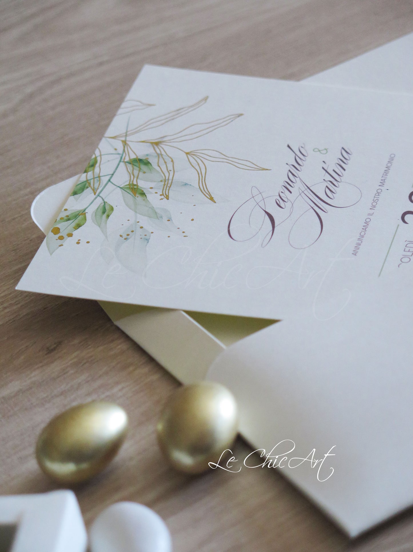 Partecipazione matrimonio ulivo oro lucido formato 12x18cm su busta avorio, stampa botanica luxury Made in Italy con dettagli oro