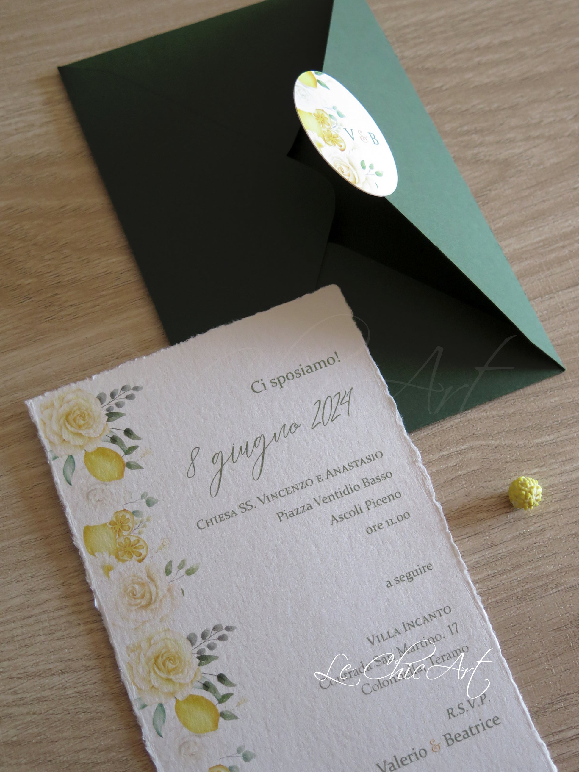 Partecipazione matrimonio Limoni e Rose - busta artigianale verde scuro chiusa