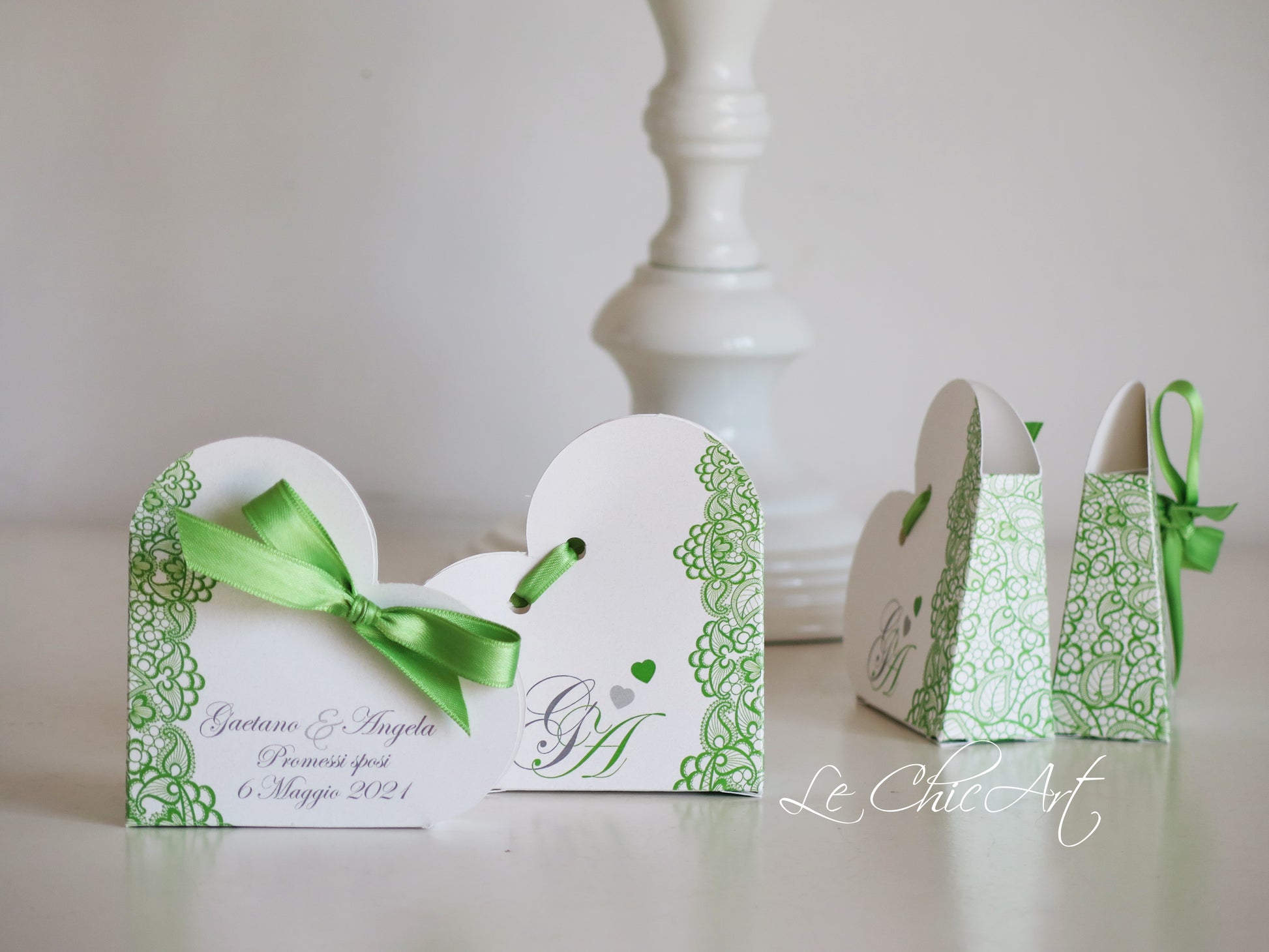 Scatole porta confetti cuore merletto raffinato eleganza classica promessa matrimonio
