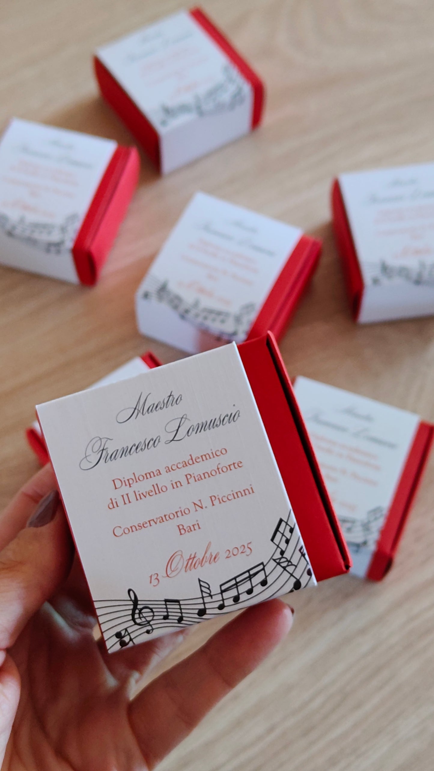Set 20 Scatoline Bomboniera Laurea quadrate con fascia a sfilo - Musica Maestro
