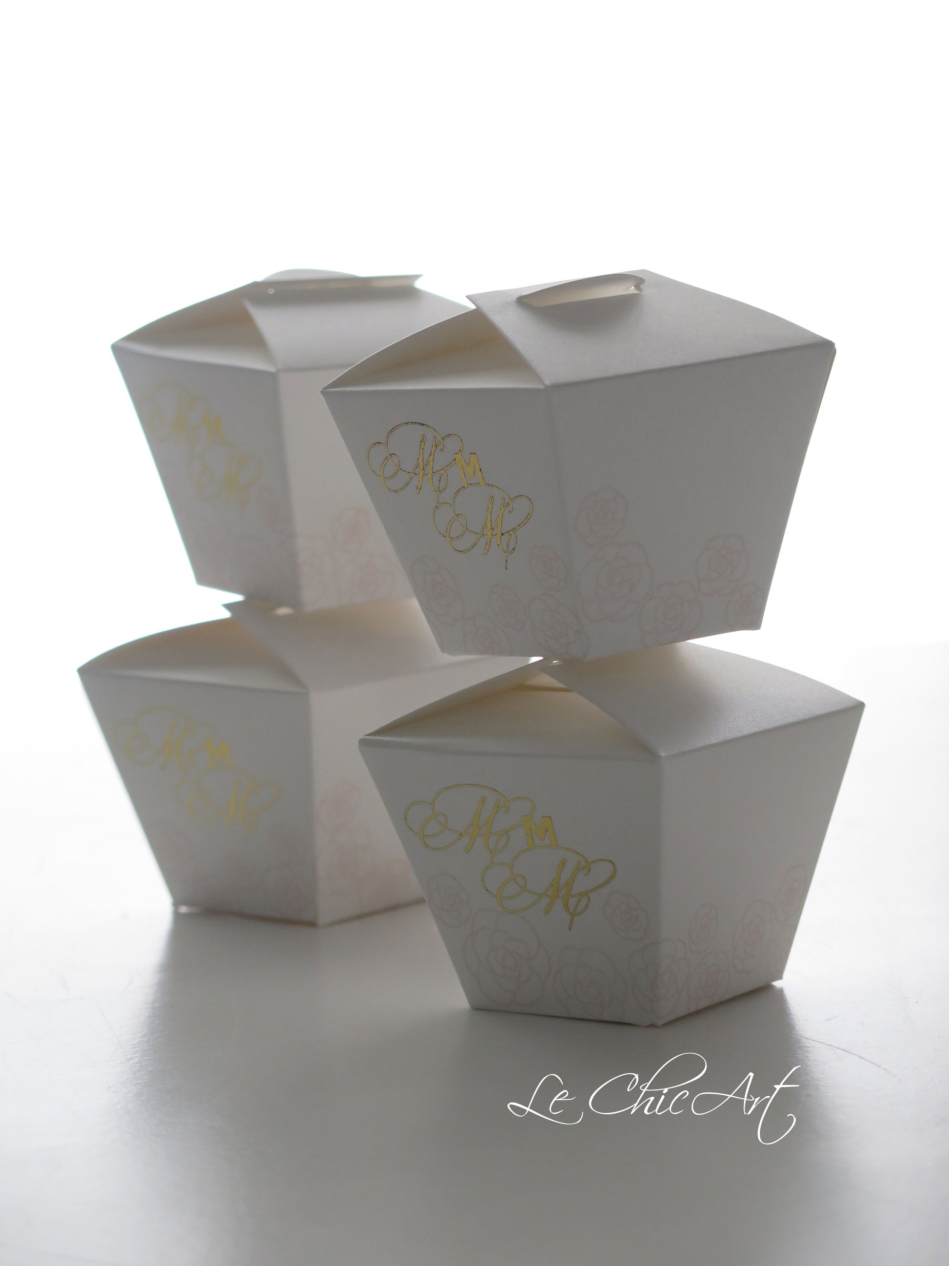 Scatoline confettata bianche con stampa camelia oro stile Chanel - candy box bomboniere matrimonio luxury Le ChicArt